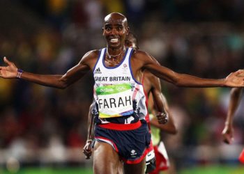 Británico Mo Farah retrasa su despedida de las pistas