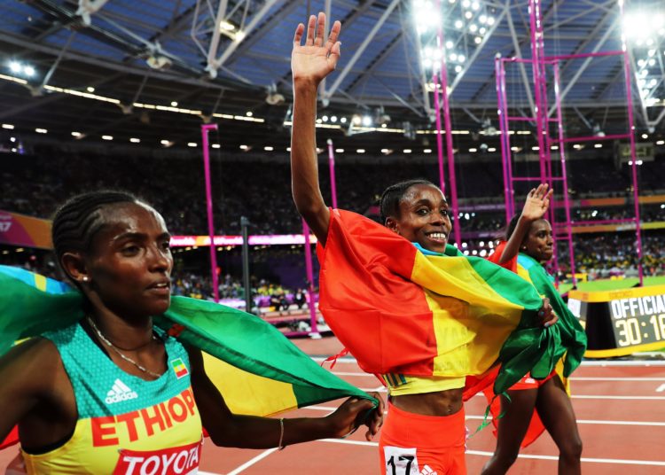 Etíope Ayana ganó oro en 10.000 y ridiculizó a sus rivales