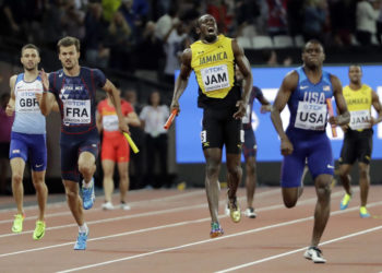 Usain Bolt se despide entre lágrimas y sin podio