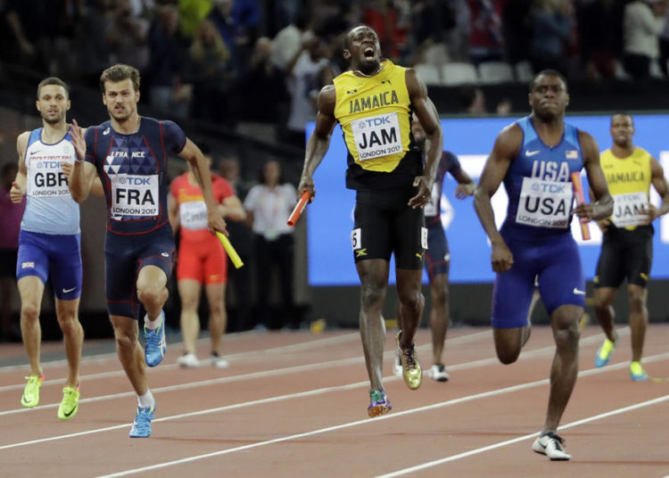 Usain Bolt se despide entre lágrimas y sin podio