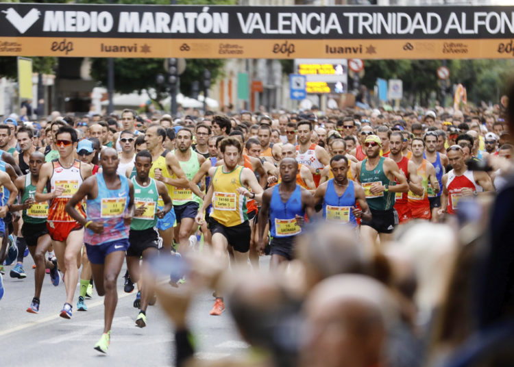 Keniata Jepkosgei batió récord mundial de medio maratón en Valencia