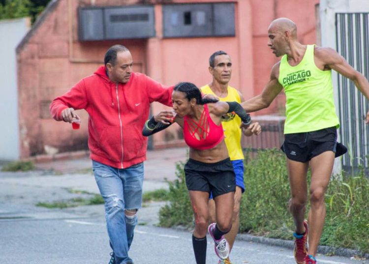 Entrenador Orlando Velásquez: Calienta unos 20 minutos antes de Caracas Rock