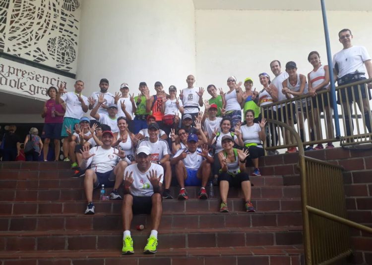 Corredores realizaron la ruta de los 7 Templos este Viernes Santo