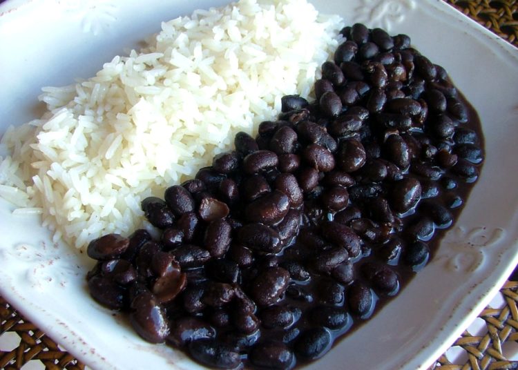 Nutricionista Ariana Araujo: A falta de carne o pescado va bien arroz con papas o arroz con lentejas