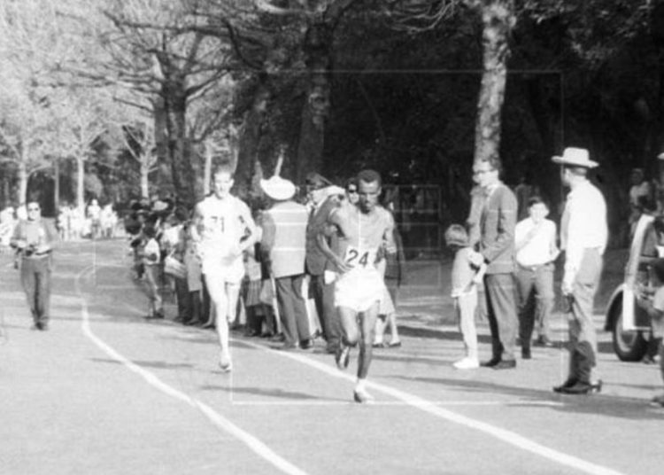 A 50 años del maratón de México 68, donde el héroe fue el último corredor en llegar