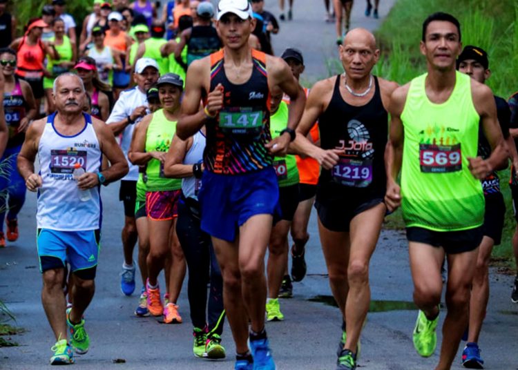 Carlos Avilés fue el mejor venezolano en el maratón de Medellín/SuelaAFondo