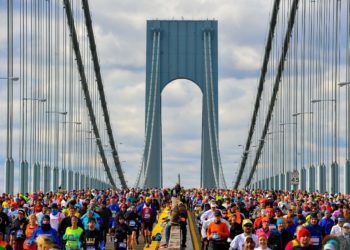 Como ya es tradición la salida se dio por olas desde el puente Verrazano Bridge/Born2run.it