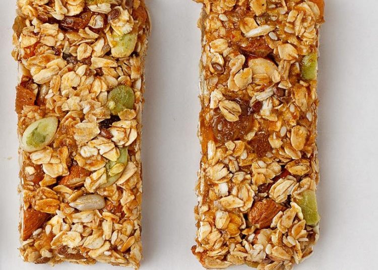 Una o dos horas antes de un entrenamiento, una barra de cereal es recomendable/Cortesía