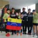 Tres de los venezolanos acompañados de los representantes de Japón/Cortesía