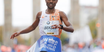 Ya en 2016 ambos se enfrentaron. El 24 de abril, en Londres, Kipchoge lo venció por más de tres minutos.