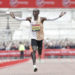 Eliud Kipchoge al ganar el maratón de Londres