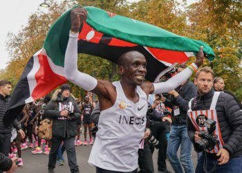 Eliud Kipchoge, de Kenia, 34 años y primer hombre en correr menos de dos horas en 42 kilómetros 195 metros/TW @ineos159