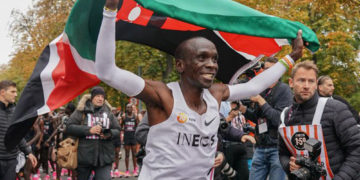 Eliud Kipchoge, de Kenia, 34 años y primer hombre en correr menos de dos horas en 42 kilómetros 195 metros/TW @ineos159