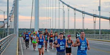 Participantes de Ciudad Bolívar 21K en el Puente Angostura