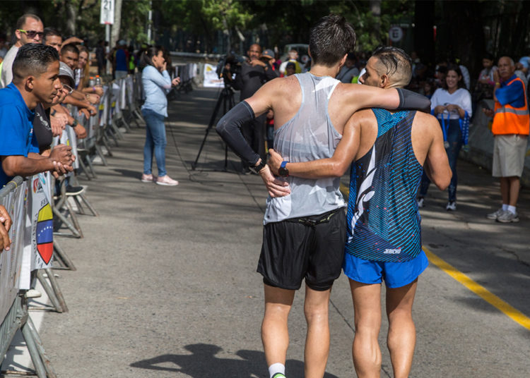 A partir de las 5.55 am de este 8 de marzo, miles de corredores saldrán a dar lo mejor de sí en la tercera edición del Caracas 42K/Cortesía