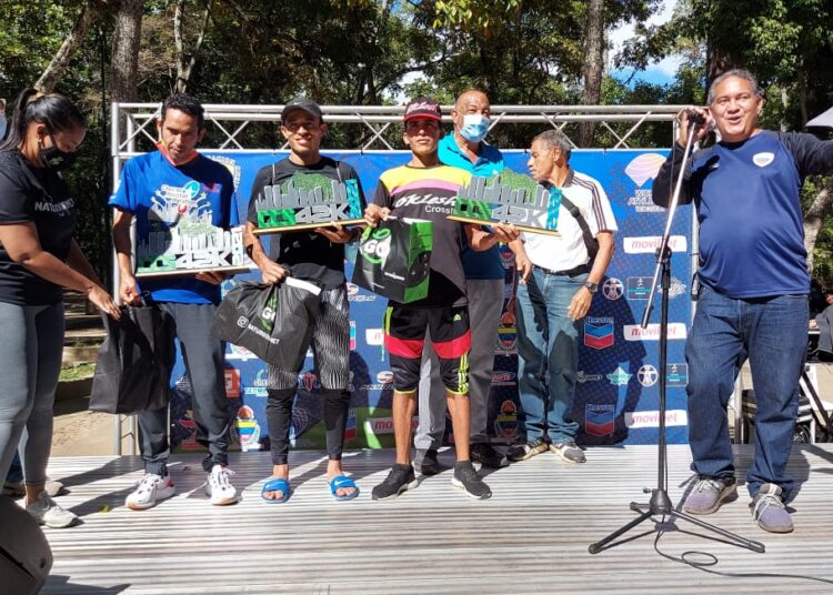 Por tercera vez Dídimo Sánchez ganó el maratón Caracas 42K