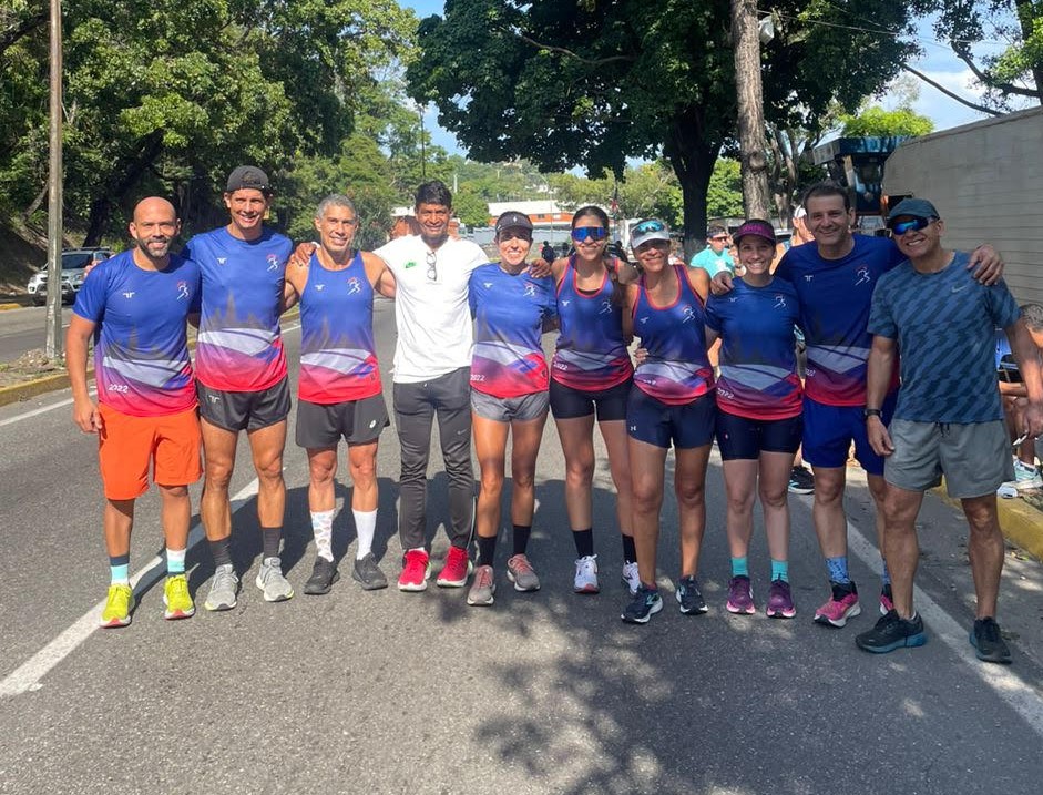 "Nina" Daza junto a otros compañeros de Lucena´s Runners que estarán en el maratón de Chicago