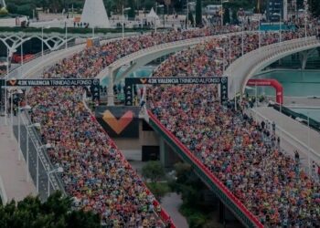 Venezolanos crecidos en maratón de Valencia, con Magaly García estableciendo récord nacional