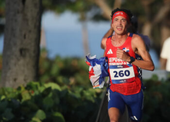 Álvaro Abreu gana oro en media maratón